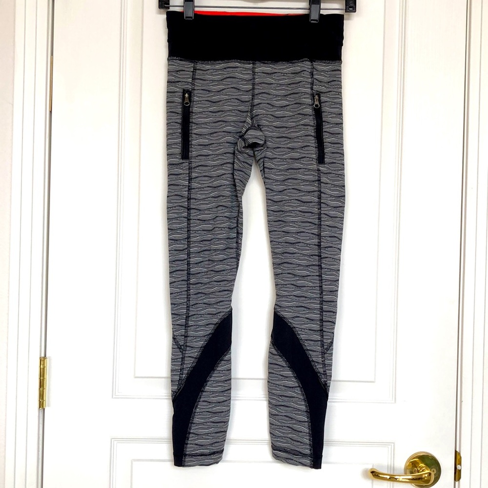 Lululemon RARE Retro Tights sz 4